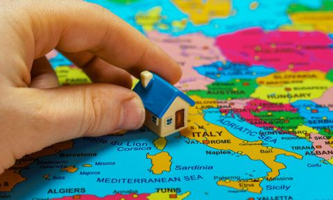 Mercato immobiliare italiano sempre più interessante per gli acquirenti stranieri. Andiamo a scoprire quali sono i budget e le località preferite lignius, case in legno, case prefabbricate in legno, immobiliare, acquirenti stranieri