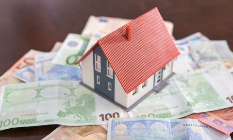 Il 2025 segna un calo negli acquisti effettuati da parte degli investitori sul mercato immobiliare. Scopriamo i dati per capire cosa sta succedendo lignius, case in legno, case prefabbricate in legno, mercato immobiliare, investimenti, investitori