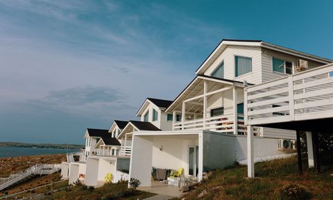 Il mercato immobiliare delle seconde case cresce nel 2025: scopriamo trend, tipologie più richieste e percentuale di acquirenti italiani e stranieri lignius, case in legno, case prefabbricate in legno, casa vacanza, immobiliare, montagna, mare