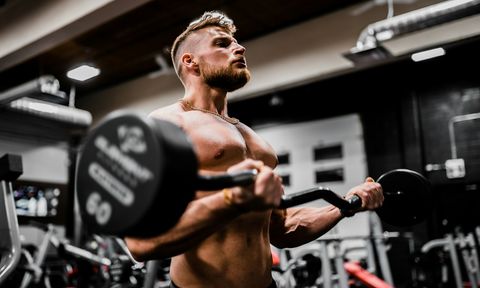 Un home gym efficace non nasce quindi dalla quantità di attrezzi, ma da una domanda più semplice: quali movimenti voglio poter allenare e come posso farlo nel modo più pratico possibile? lignius, case in legno, case prefabbricate in legno, attrezzi da palestra, home gym