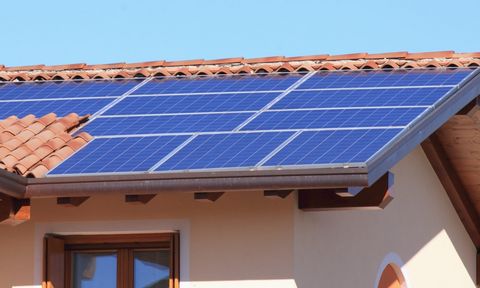 La strategia energetica italiana guarda alle rinnovabili, a nuove tecnologie e a una maggior produzione. Il Ministro Pichetto parla dell’azione del Governo lignius, case in legno, case prefabbricate in legno, rinnovabili, transizione energetica, pichetto